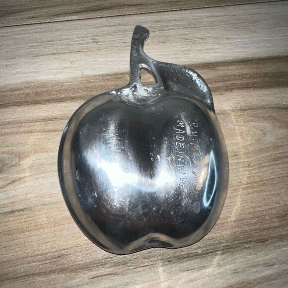 Pewter Apple Trinket Dish Tray Signed R H Macy & Co Made in India Silver Tone - Picture 5 of 6